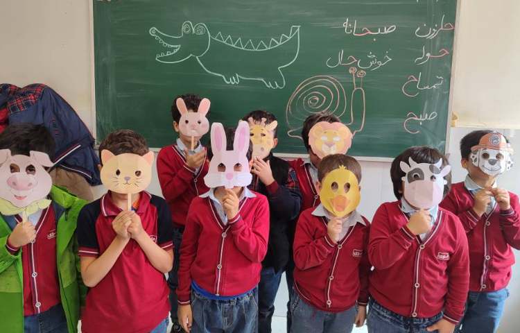 برای ایجاد انگیزه و تثبیت یادگیری نشانه (ح) ماسک ( حیوانات) درکلاس توسط دانش‌آموزان انجام شد.