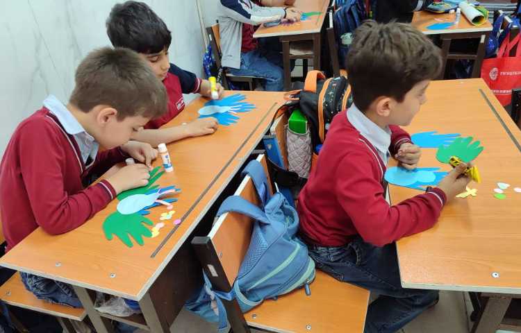 برای ایجاد انگیزه و تثبیت یادگیری نشانه ( ط) کاردستی ( طاووس) درکلاس انجام شد. 6