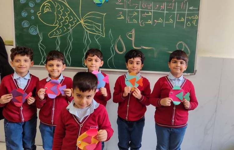 برای ایجاد انگیزه و تثبیت یادگیری نشانه (هه) کاردستی( ماهی ) در کلاس انجام شد. 5