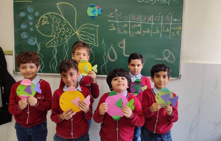 برای ایجاد انگیزه و تثبیت یادگیری نشانه (هه) کاردستی( ماهی ) در کلاس انجام شد. 6