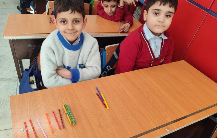 برای ایجاد یادگیری بازی دسته‌بندی کردن اعداد از 10 تا 19 با استفاده از چوب‌خط. 3