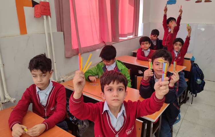 برای ایجاد یادگیری بازی دسته‌بندی کردن اعداد از 10 تا 19 با استفاده از چوب‌خط. 7