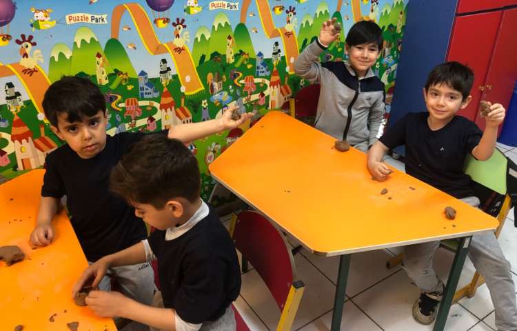 برای تثبیت نشانه (ج) با سفال جوجه درست کردیم 1