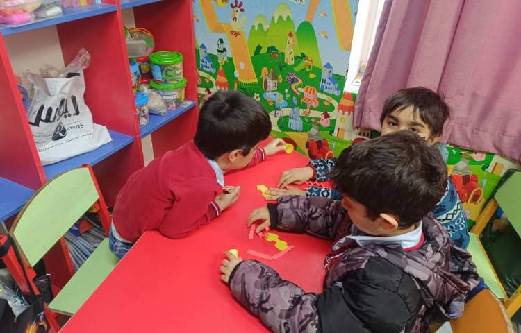 برای تثبیت نشانه‌ی خ کاردستی خروس را درست کردیم. 1