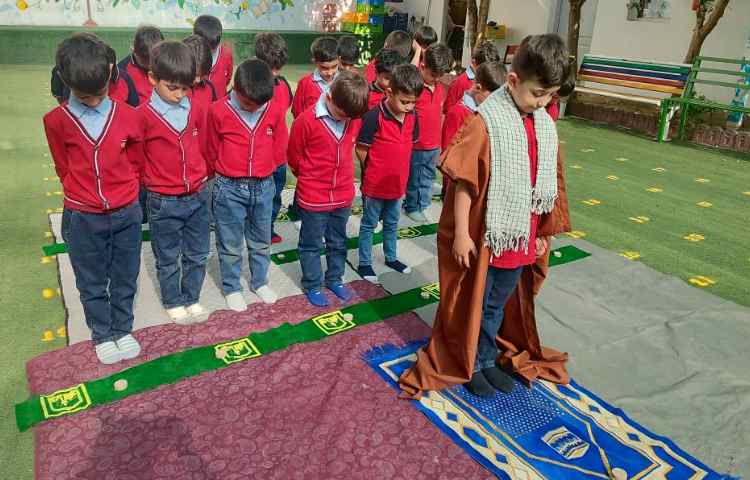 برای تثبیت یادگیری بهتر نگاره 9 مبحث( مسجدمحله) برگزاری نماز توسط دانش‌آموزان در حیاط مدرسه انجام شد 1