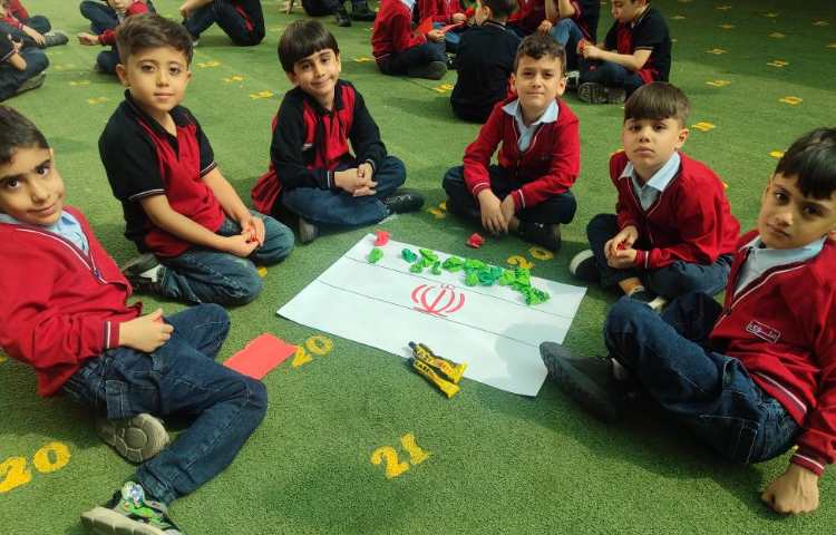 برای تثبیت یادگیری درس فارسی نگاره 4 دست‌ورزی و کاردستی ( پرچم) انجام شد 2