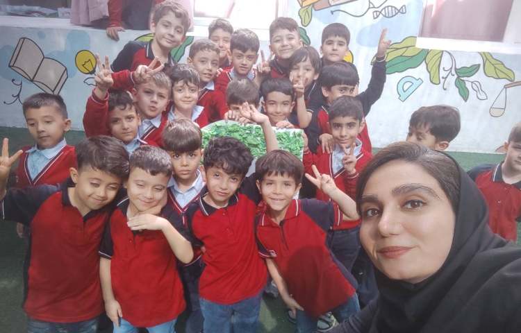 برای تثبیت یادگیری درس فارسی نگاره 4 دست‌ورزی و کاردستی ( پرچم) انجام شد 3