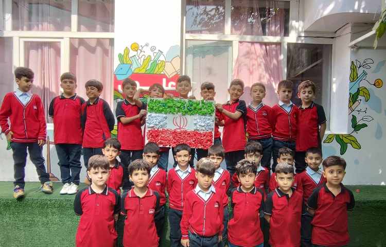 برای تثبیت یادگیری درس فارسی نگاره 4 دست‌ورزی و کاردستی ( پرچم) انجام شد 4