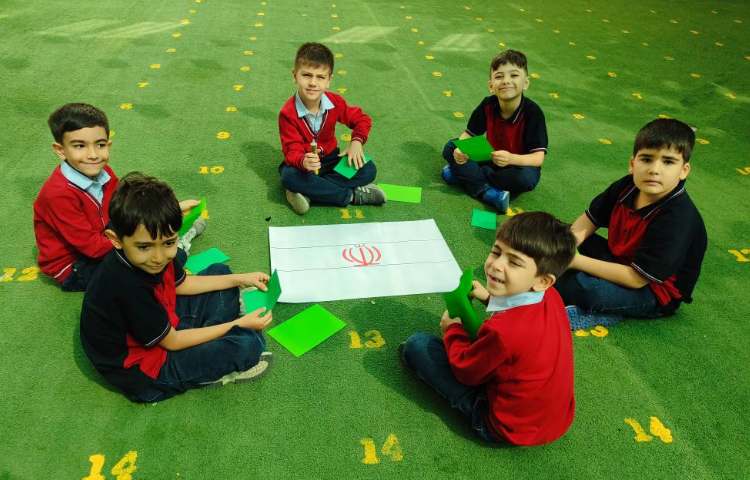 برای تثبیت یادگیری درس فارسی نگاره 4 دست‌ورزی و کاردستی ( پرچم) انجام شد