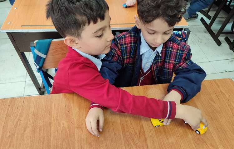 برای تثبیت یادگیری سطح( صاف،شیب‌دار) بازی با ماشین انجام شد. 3