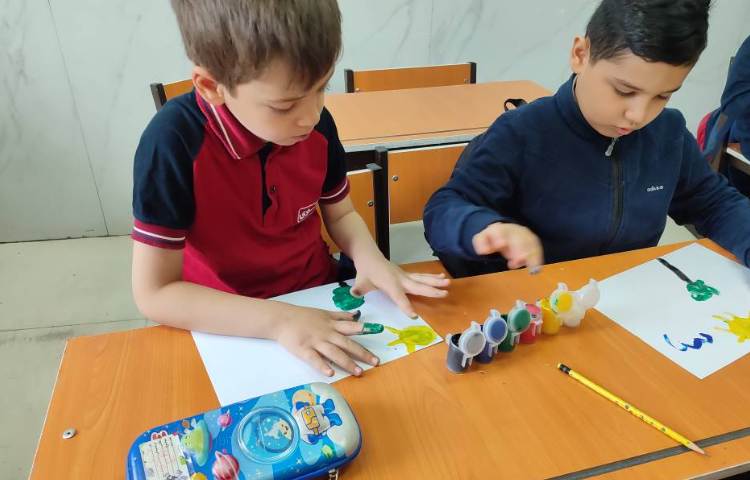 برای تثبیت یادگیری نشانه (ث) نقاشی با گواش توسط( اثرانگشت) در کلاس انجام شد 1