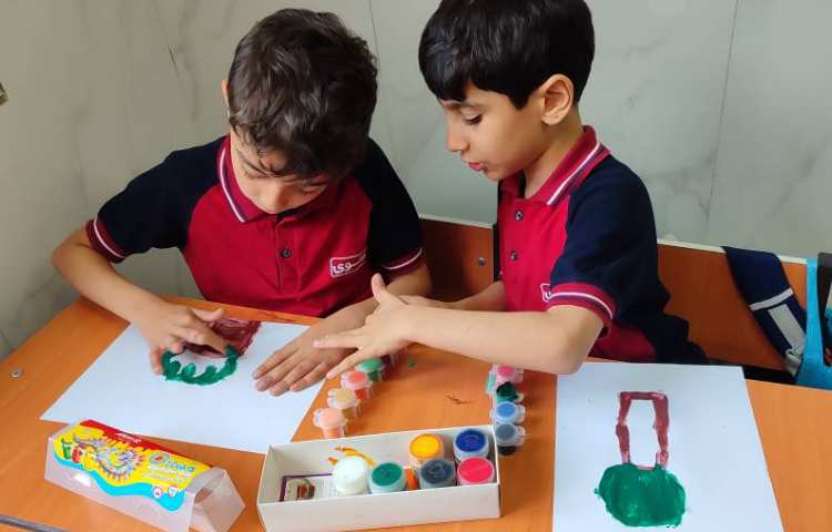 برای تثبیت یادگیری نشانه (ث) نقاشی با گواش توسط( اثرانگشت) در کلاس انجام شد 2