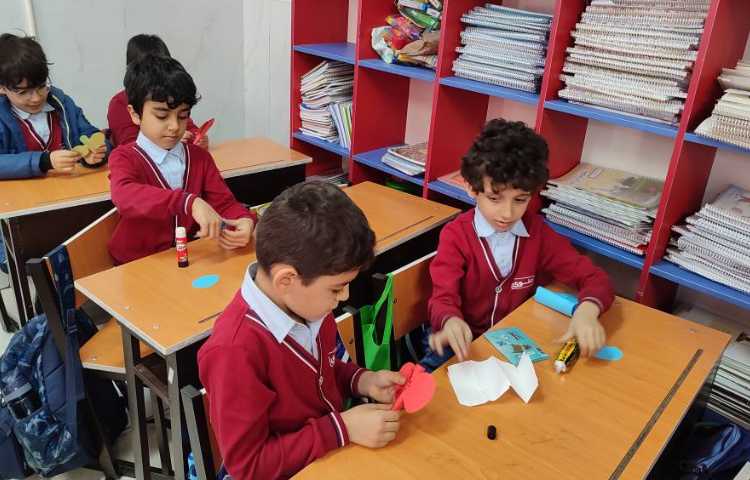 برای تثبیت یادگیری نشانه‌ی (ف) کاردستی ساخت(فیل) درکلاس انجام شد. 2