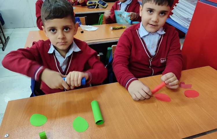 برای تثبیت یادگیری نشانه‌ی (ف) کاردستی ساخت(فیل) درکلاس انجام شد. 3