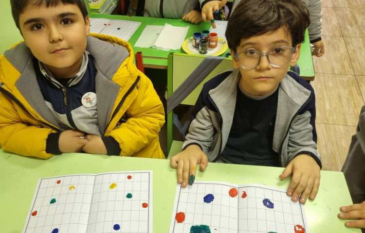 برای درس ریاضی تلفیق هنر و ریاضی دست ورزی مبحث تقارن دو قسمتی 1