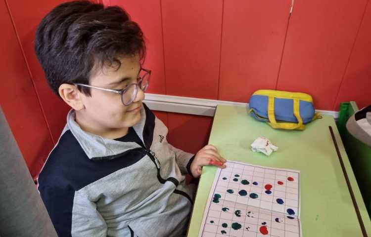 برای درس ریاضی تلفیق هنر و ریاضی دست ورزی مبحث تقارن دو قسمتی