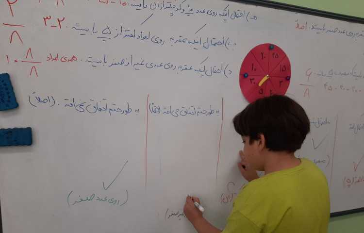 بررسی احتمال و چرخنده ی اعداد 3