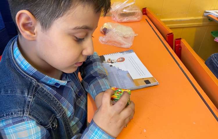 :بررسی بسته بندی محصولات و لوگوی آن ها 1