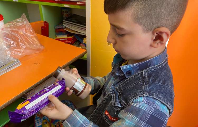 :بررسی بسته بندی محصولات و لوگوی آن ها 2