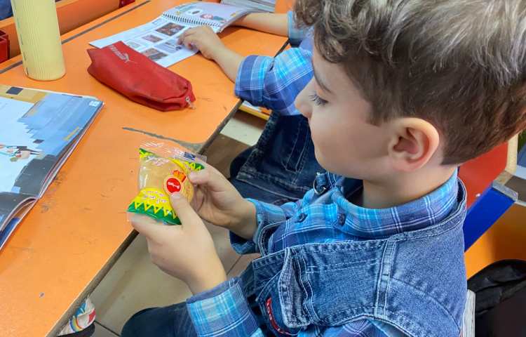 :بررسی بسته بندی محصولات و لوگوی آن ها 5