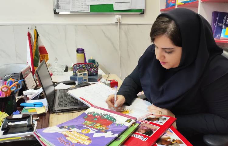 بررسی تصادفی کتاب ها توسط سوپروایزر 1