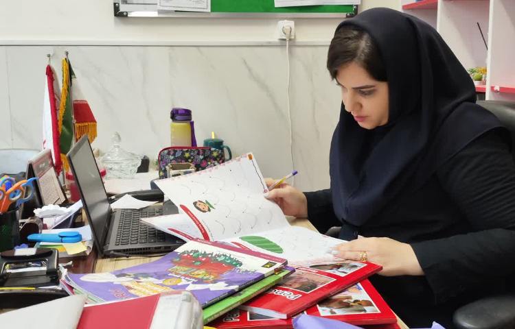 بررسی تصادفی کتاب ها توسط سوپروایزر 2