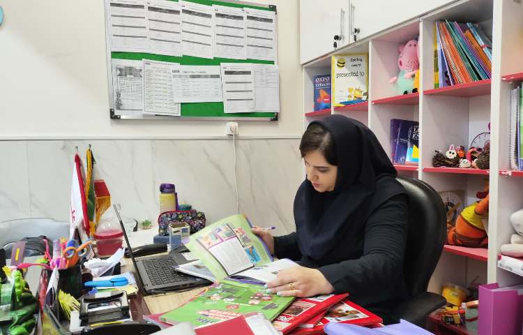 بررسی تصادفی کتاب ها توسط سوپروایزر 3