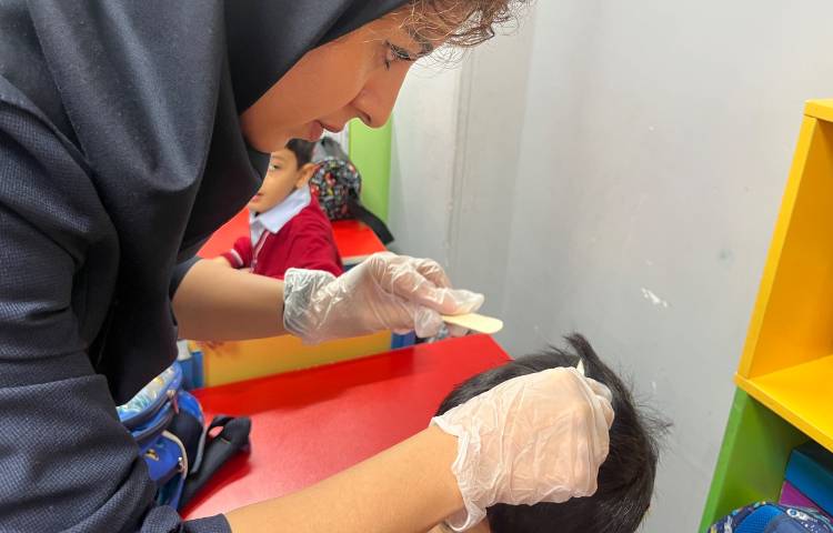 بررسی دوره‌ای پدیکلوز (کنترل بهداشت موی سر) 5