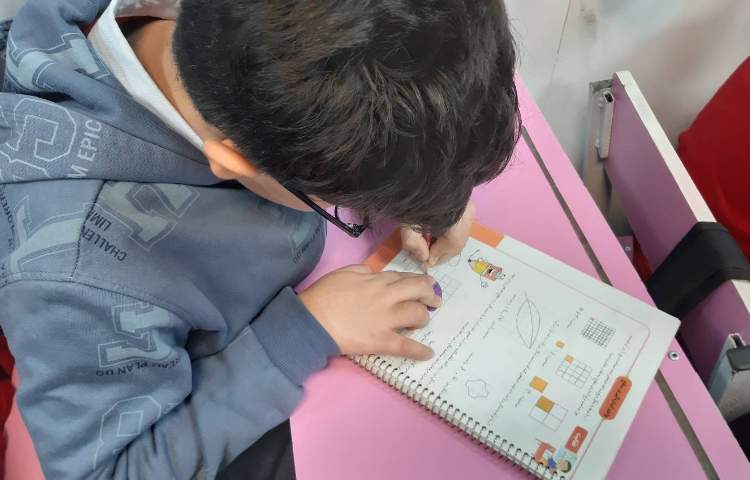 بررسی مساحت یک شکل با واحدهای مختلف 4