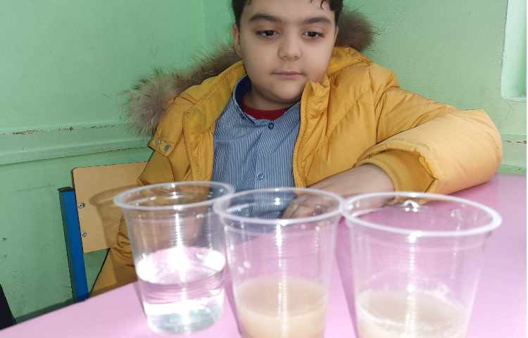 بررسی میزان نفوذپذیری خاک‌های مختلف هفته ملی علوم 3