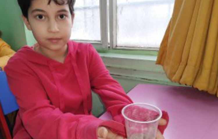 بررسی میزان نفوذپذیری خاک‌های مختلف هفته ملی علوم 4