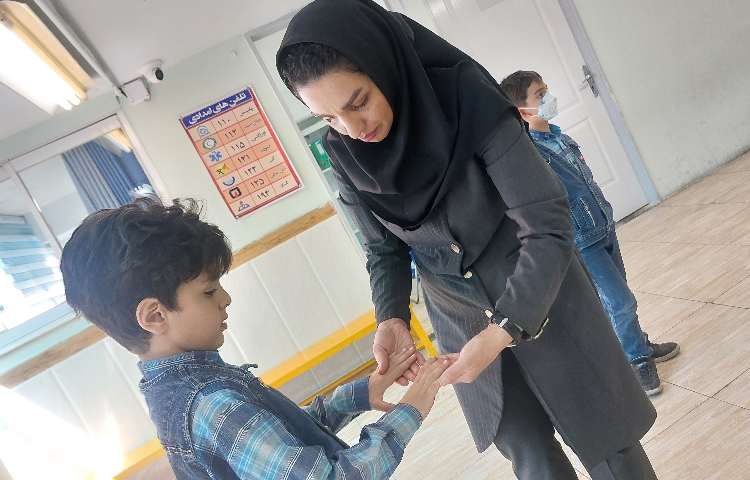 :بررسی هفتگی بهداشت فردی دانش آموزان 10