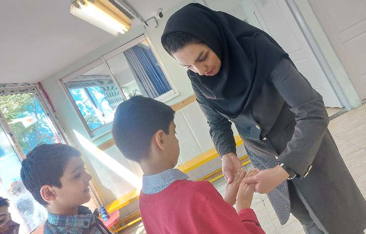 :بررسی هفتگی بهداشت فردی دانش آموزان 11