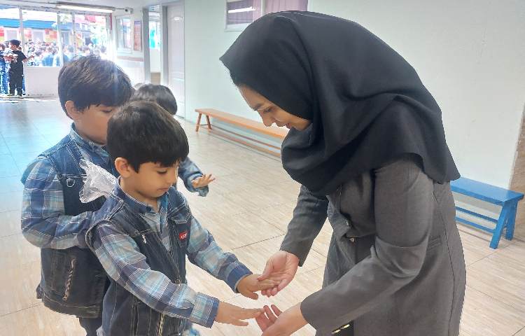 :بررسی هفتگی بهداشت فردی دانش آموزان 4