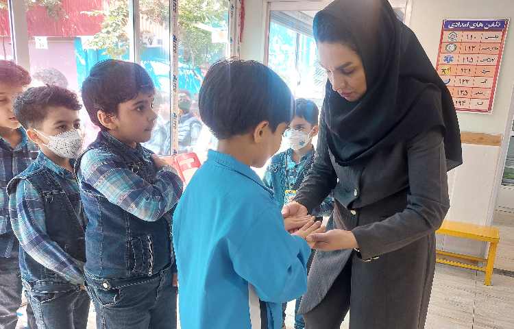 :بررسی هفتگی بهداشت فردی دانش آموزان 9