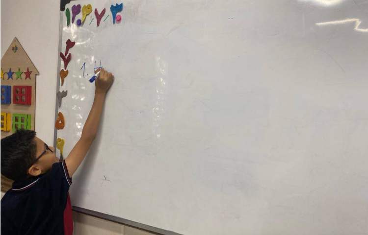 بررسی پاسخ فعالیت‌های کتاب Our Discovery Island 2