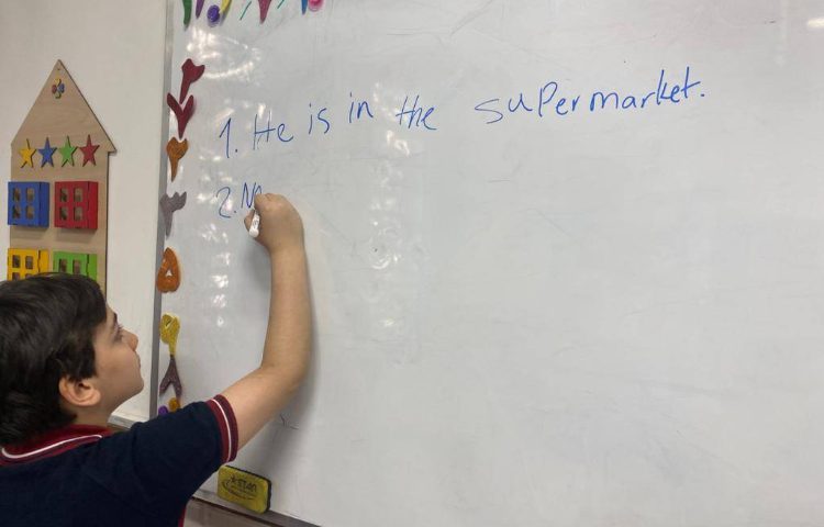 بررسی پاسخ فعالیت‌های کتاب Our Discovery Island 4