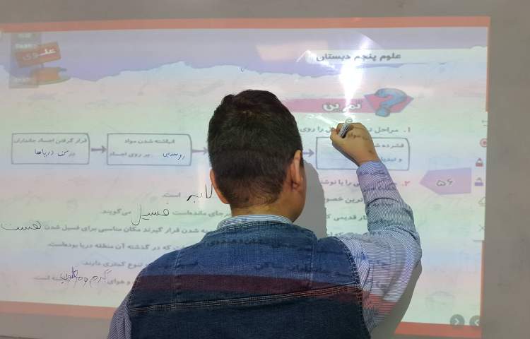 بررسی پاسخ‌های کتاب کار علوم با همکاری دانش‌آموزان