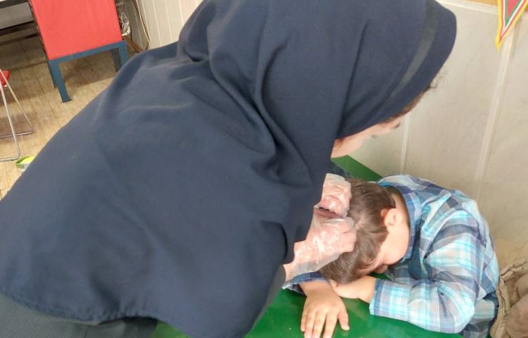 :بررسی پدیکلوز آذر ماه دانش آموزان 4