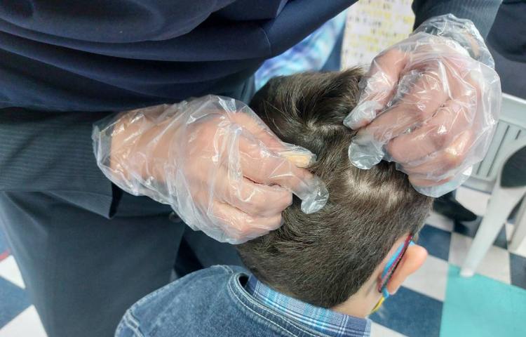 :بررسی پدیکلوز آذر ماه دانش آموزان