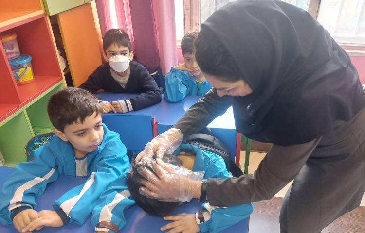 :بررسی پدیکلوز دی ماه دانش آموزان 10