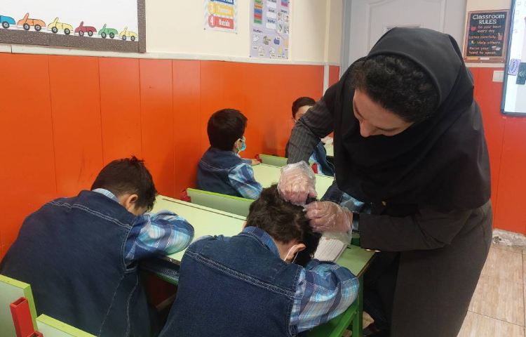:بررسی پدیکلوز دی ماه دانش آموزان 5