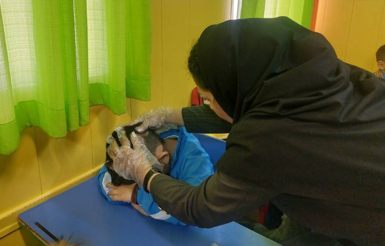 :بررسی پدیکلوز دی ماه دانش آموزان 6