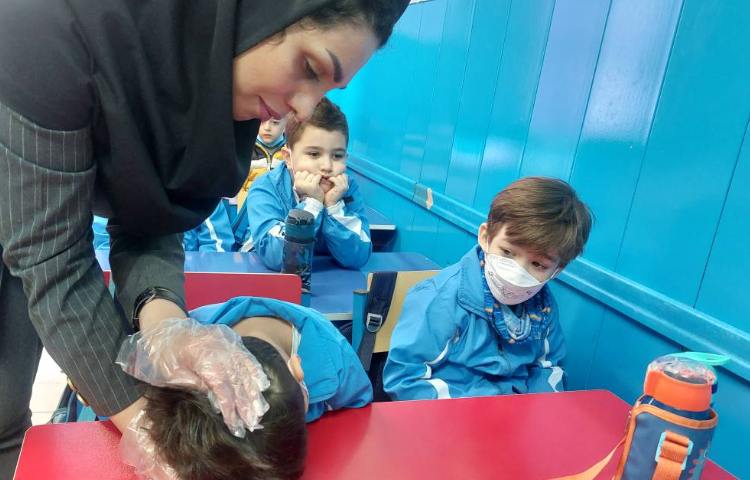 :بررسی پدیکلوز دی ماه دانش آموزان 7