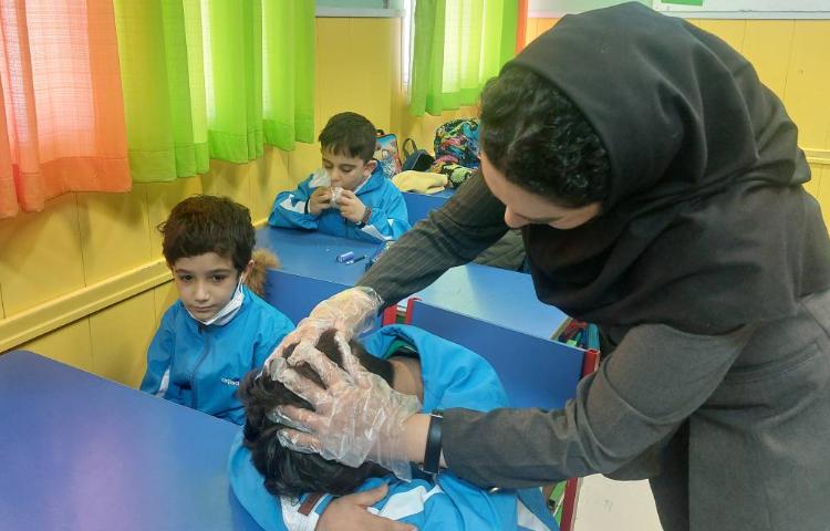 :بررسی پدیکلوز دی ماه دانش آموزان 8