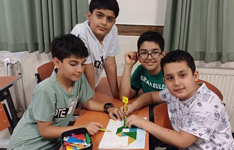 برش قطعات تانگرام و ساخت تصویر با اشکال در کلاس انجام شد. 1
