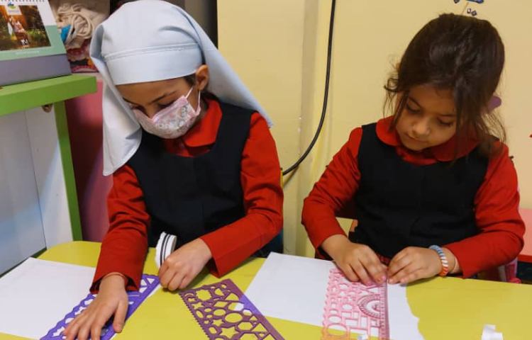 برش کاغذ با خط کش 2