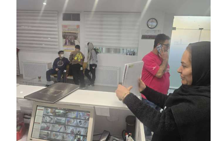 برطرف کردن مشکلات سیستم دانش آموزان توسط آقای نیکزاد برای حضور در کلاس مجازی 2