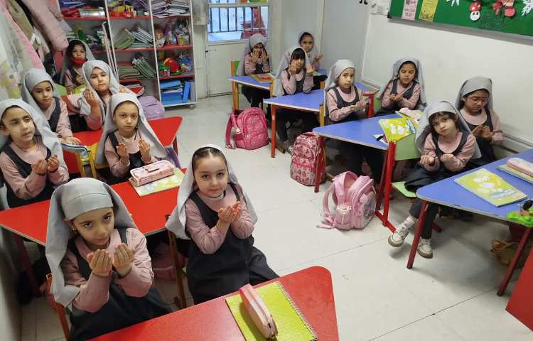 برنامه صبحگاه دختران گل پیش دبستان علوی 1