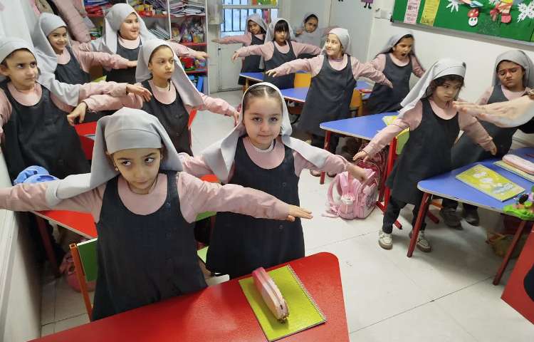 برنامه صبحگاه دختران گل پیش دبستان علوی 2